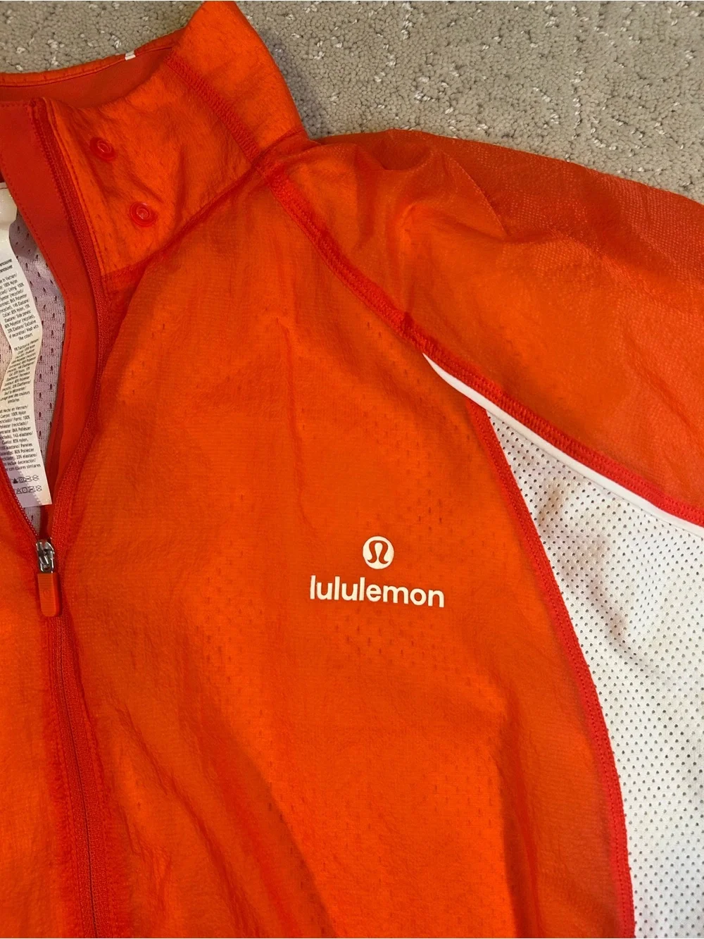 NWT Women’s Lululemon License to Train Textured Jacket size L in cherry ember